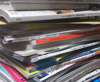 困った雑誌、捨てられないmain_image(整理できない雑誌の写真)